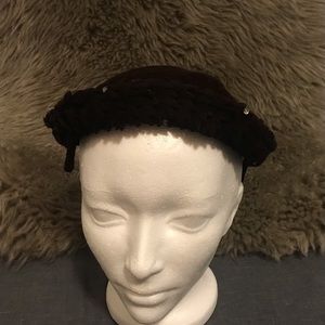 Vintage 1940s/1950s chocolate brown felt hat.